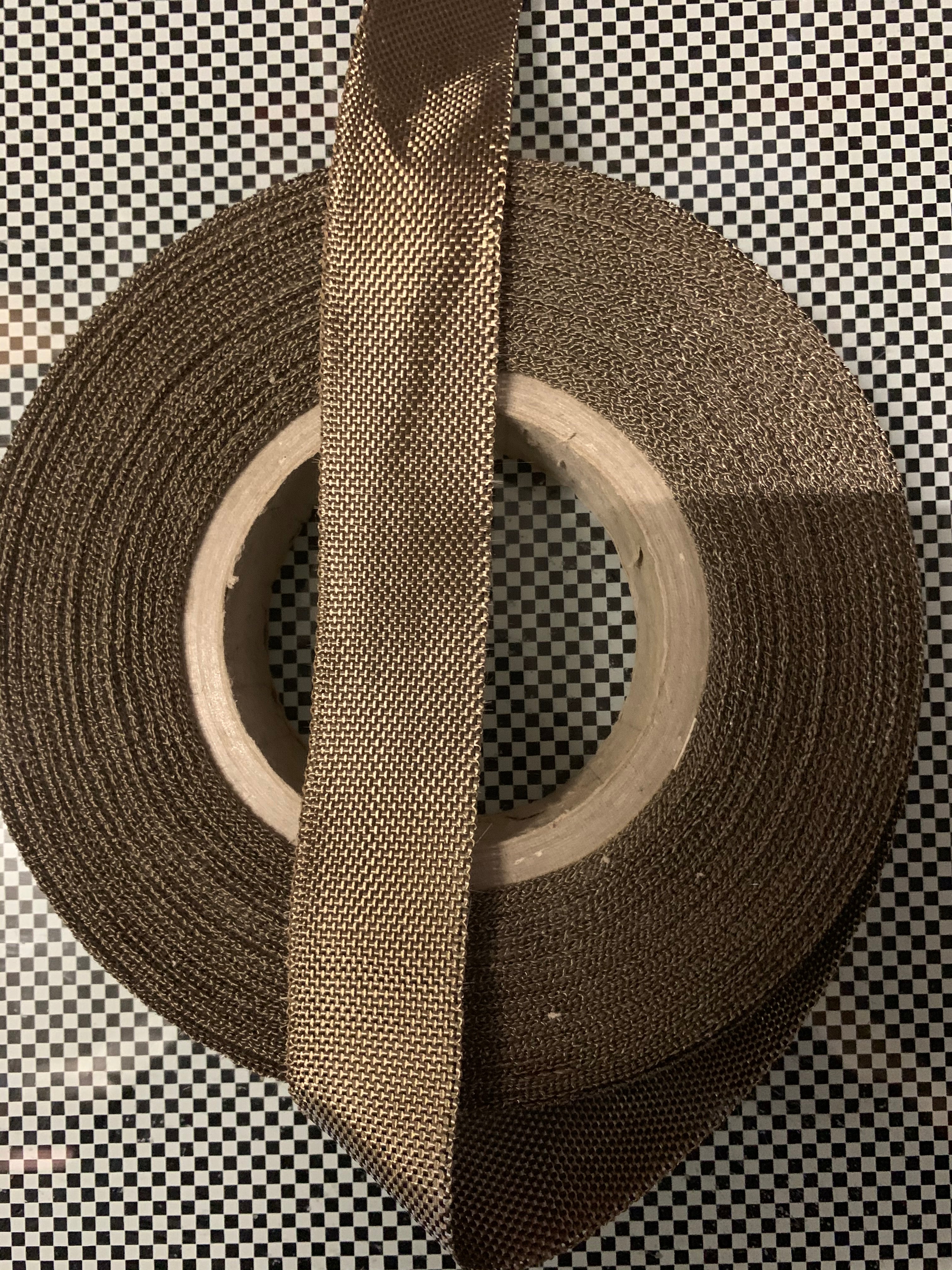 Nastro in fibra di basalto 30 mm, 0,21 mm, 11,3 g/lfm, un bordo in filato PP marrone