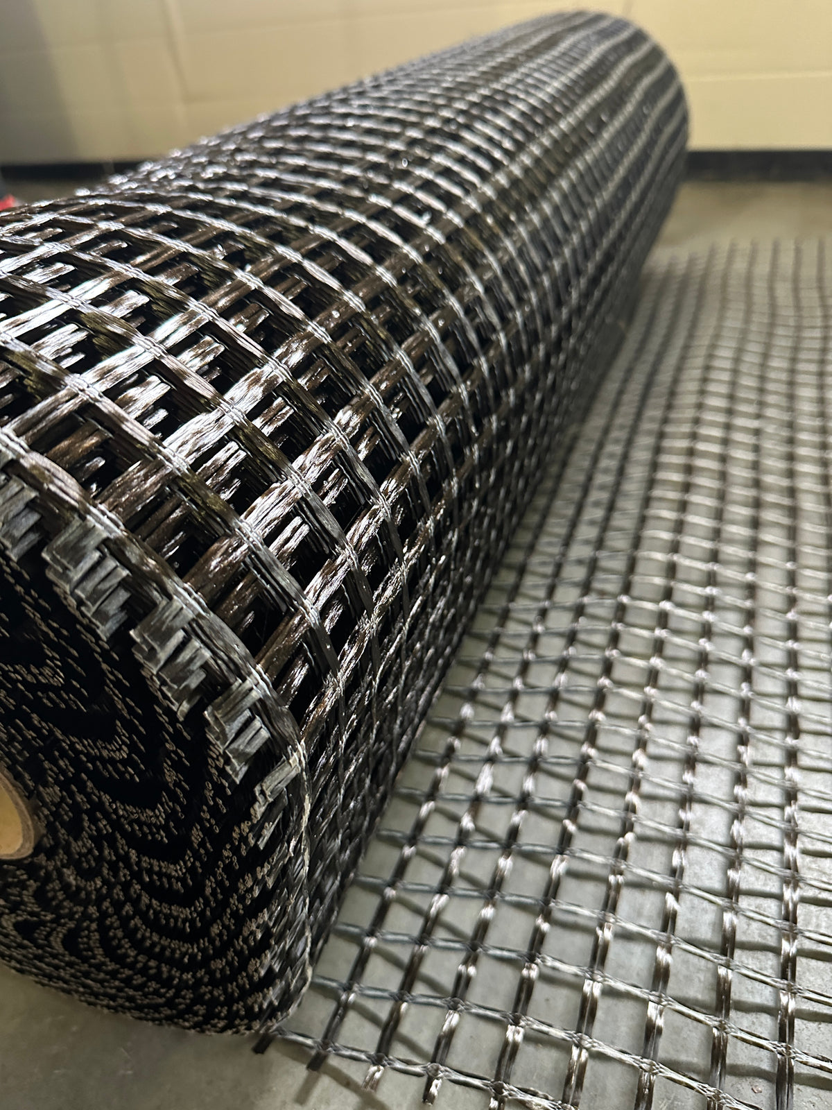 Griglia in fibra di basalto 100/100 kN/m, rivestimento polimerico, 25×25 mm, 1x50 m, 50 m²